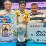 Nguyễn Quốc Nguyện (giữa) lên ngôi vô địch ở PBA Tour để giành 1,8 tỷ đồng tiền thưởng.